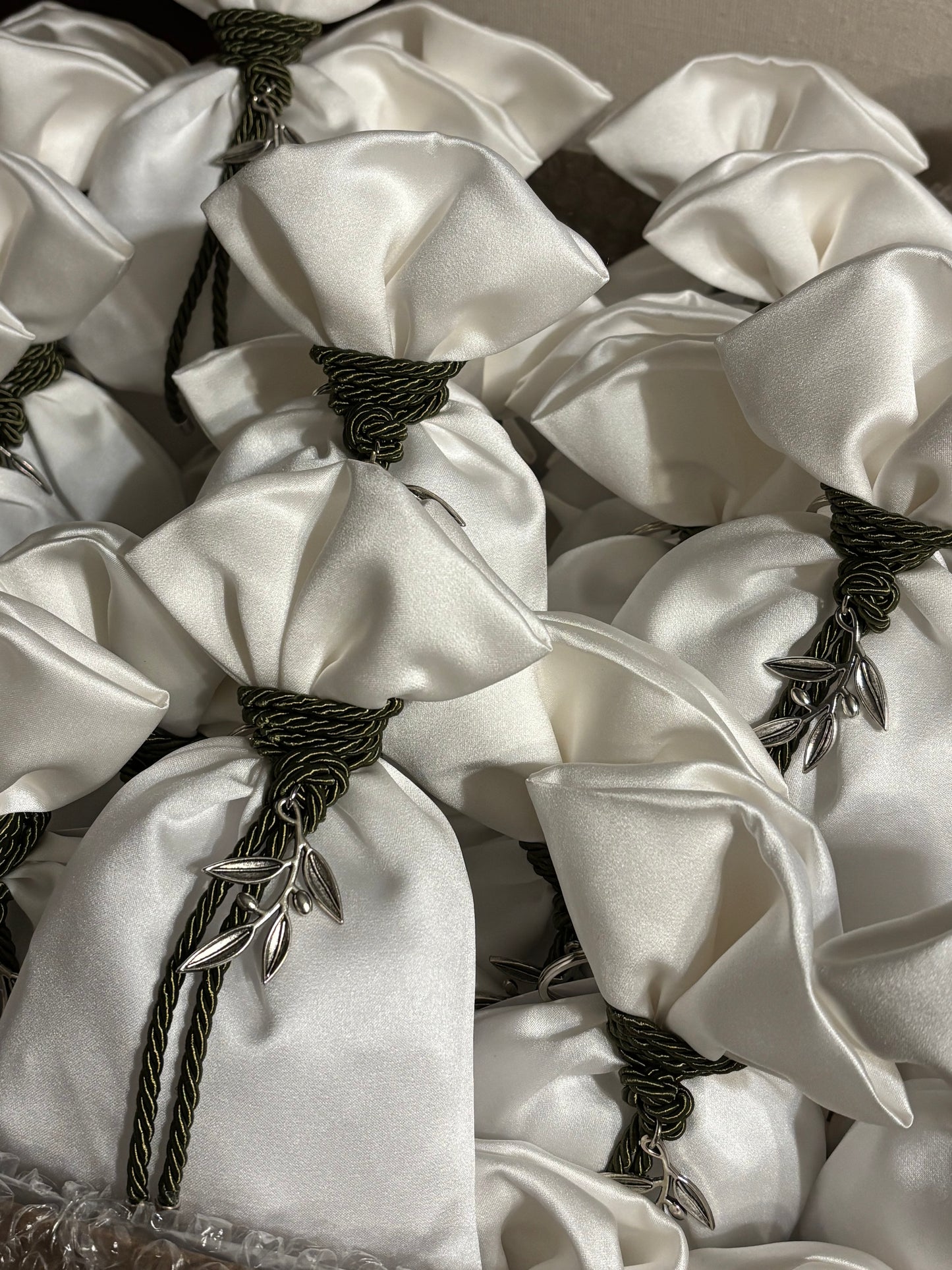 Olive leaf keychain Bonboniere