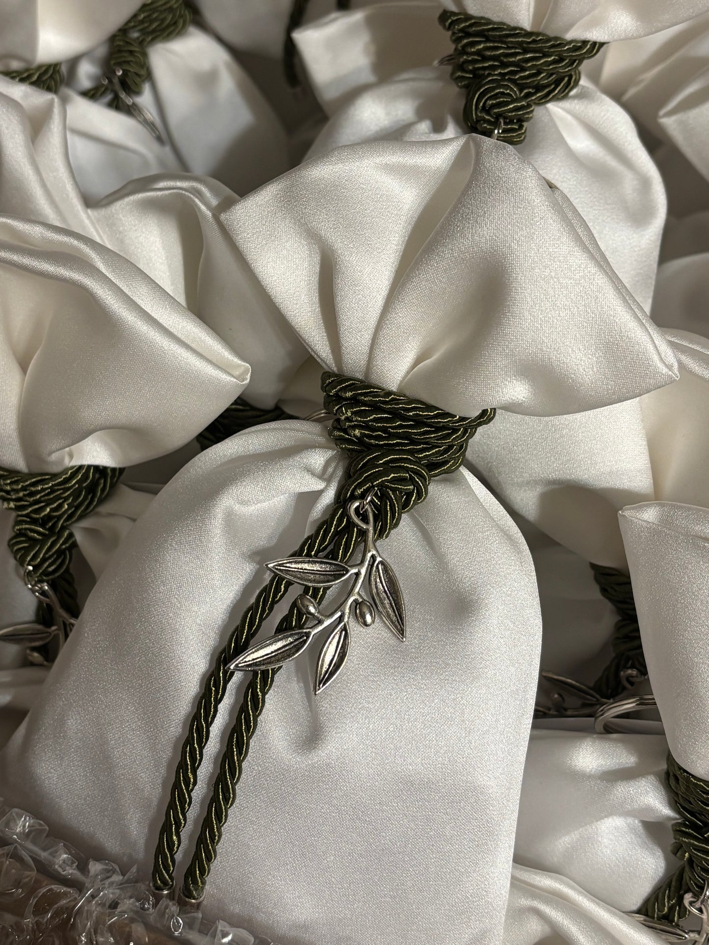 Olive leaf keychain Bonboniere